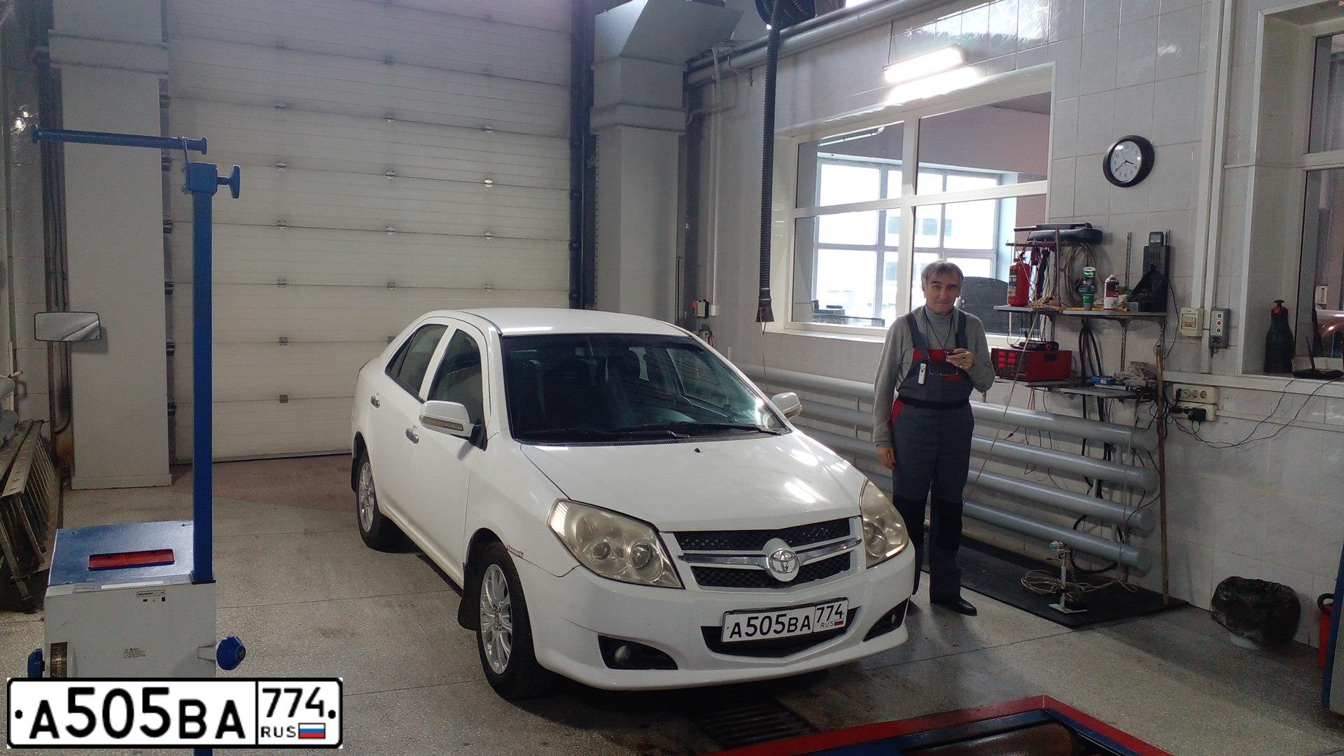 Фото автомобиля GEELY MK, 2011 — госномер Т318ХА96. Цвет: Белый
