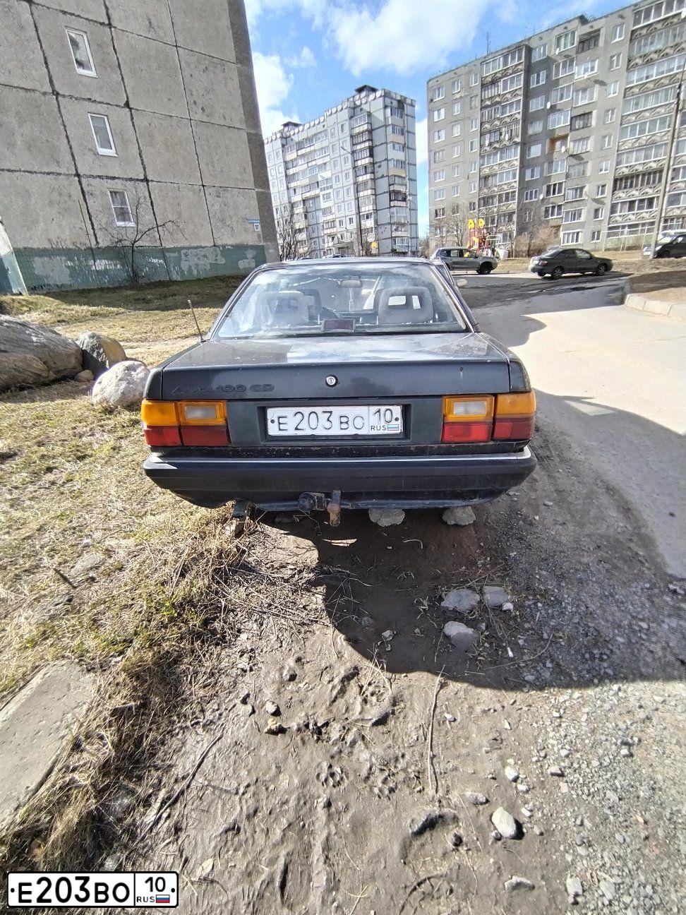 Фото автомобиля AUDI 100, 1986 — госномер Е203ВО10. Цвет: ЧЕРНЫЙ
