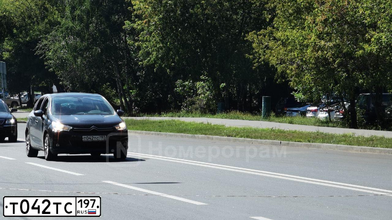 Фото автомобиля CITROEN C4, 2012 — госномер Т042ТС197. Цвет: СИНИЙ ТЕМНЫЙ