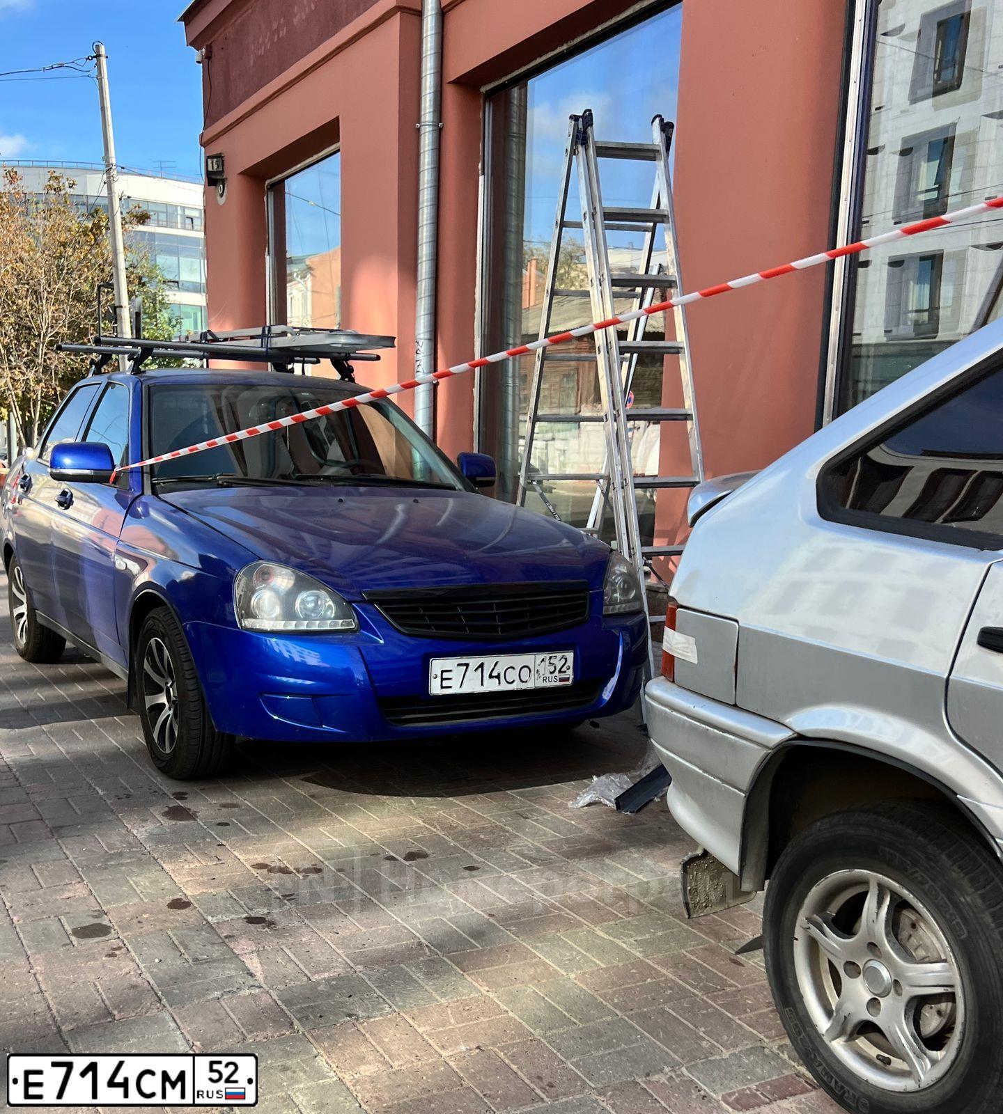 Фото автомобиля MITSUBISHI CARISMA, 1998. Цвет: ТЕМНО-КРАСНЫЙ