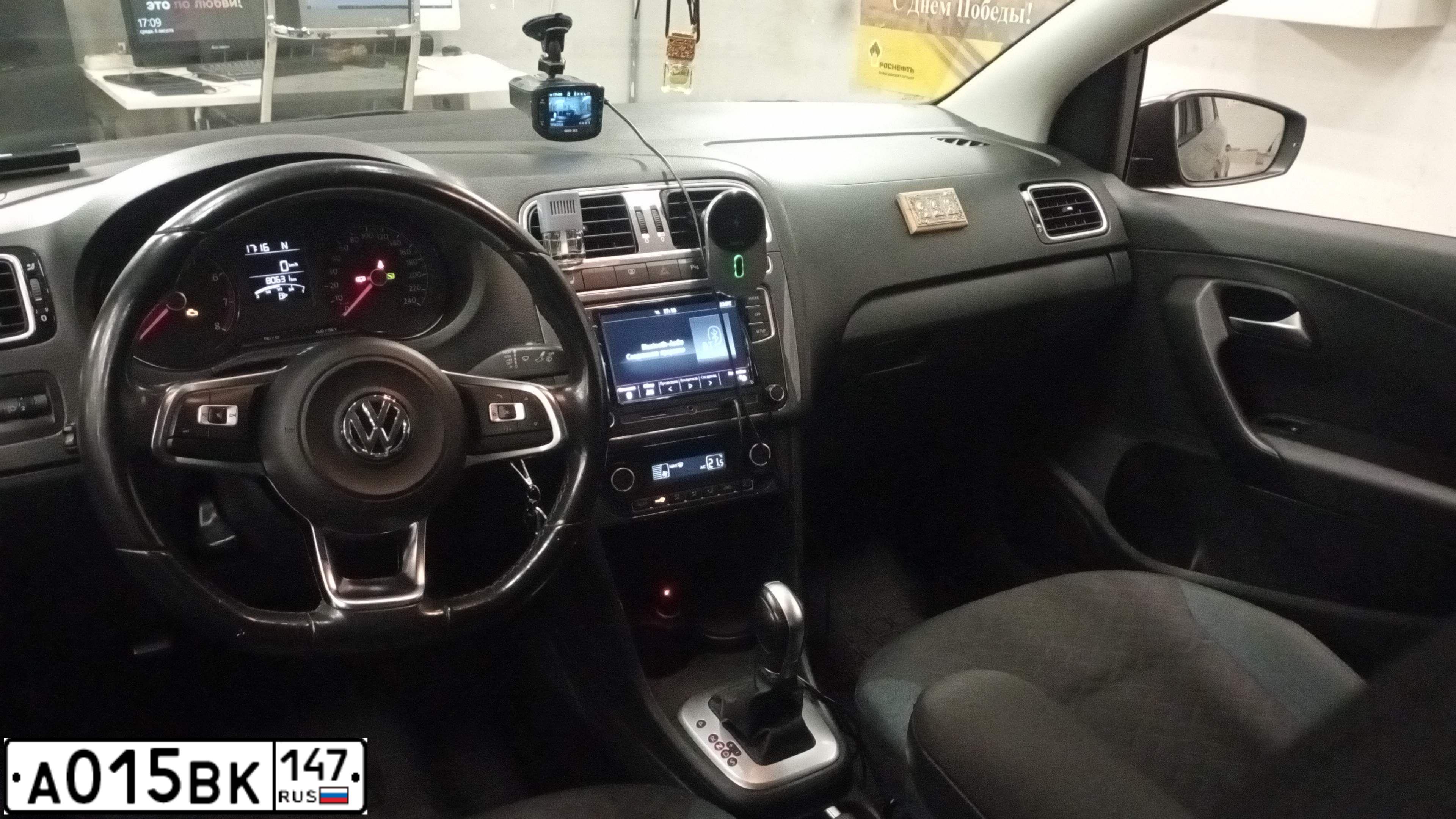 Фото автомобиля VOLKSWAGEN POLO, 2019 — госномер К914УО198. Цвет: Коричневый