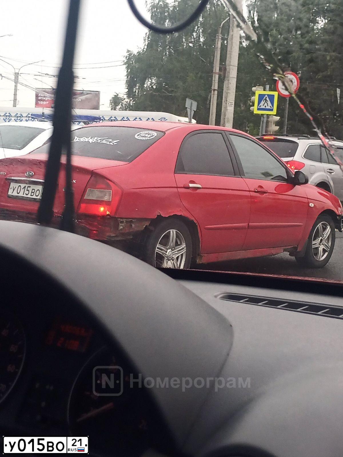 Фото автомобиля KIA CERATO, 2006 — госномер У015ВО21. Цвет: Красный
