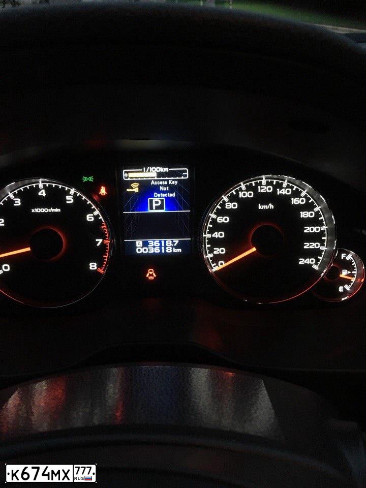 Фото автомобиля SUBARU LEGACY, 2014 — госномер К674МХ777. Цвет: Серебристый