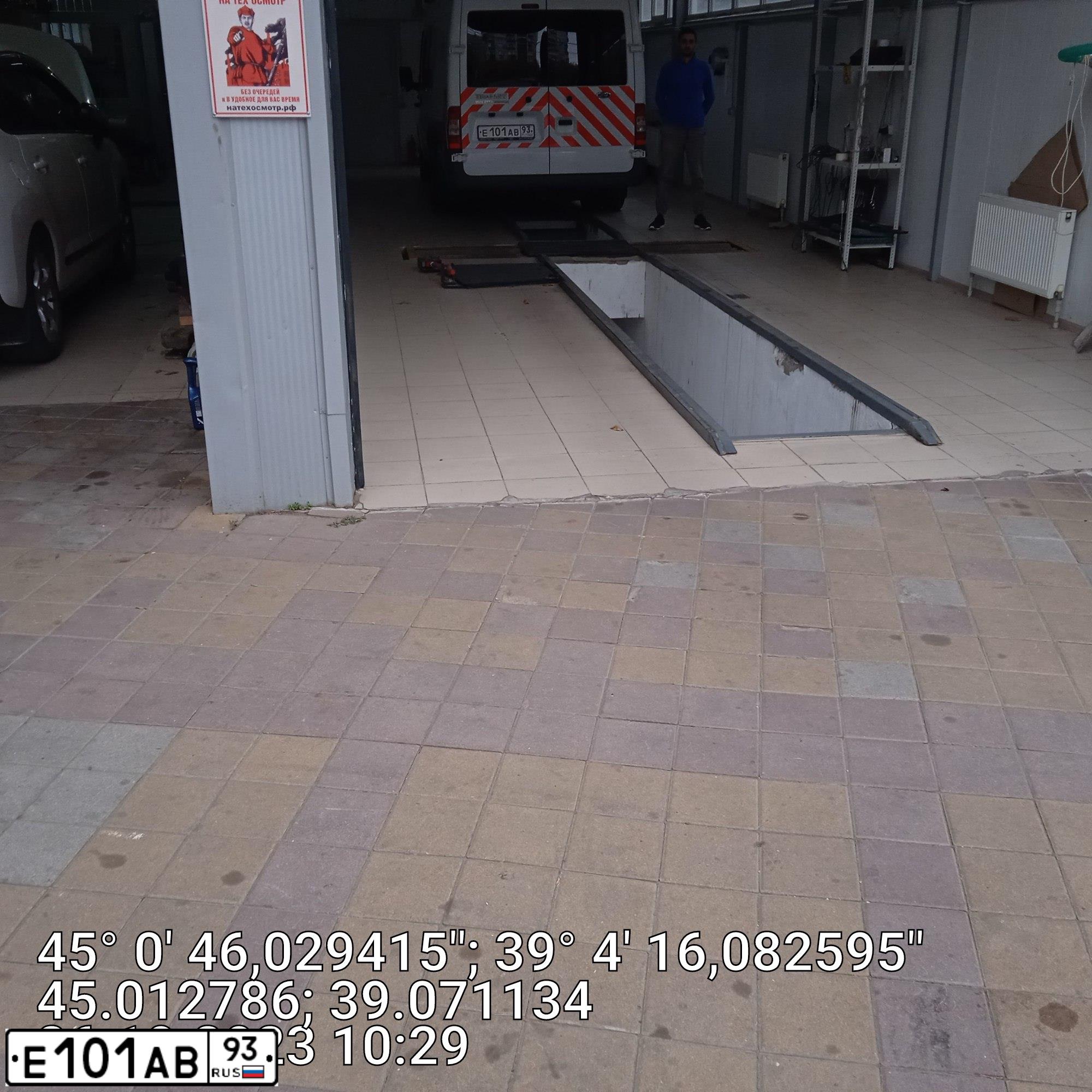 Фото автомобиля FORD TRANSIT, 2010 — госномер Е101АВ93. Цвет: БЕЛЫЙ