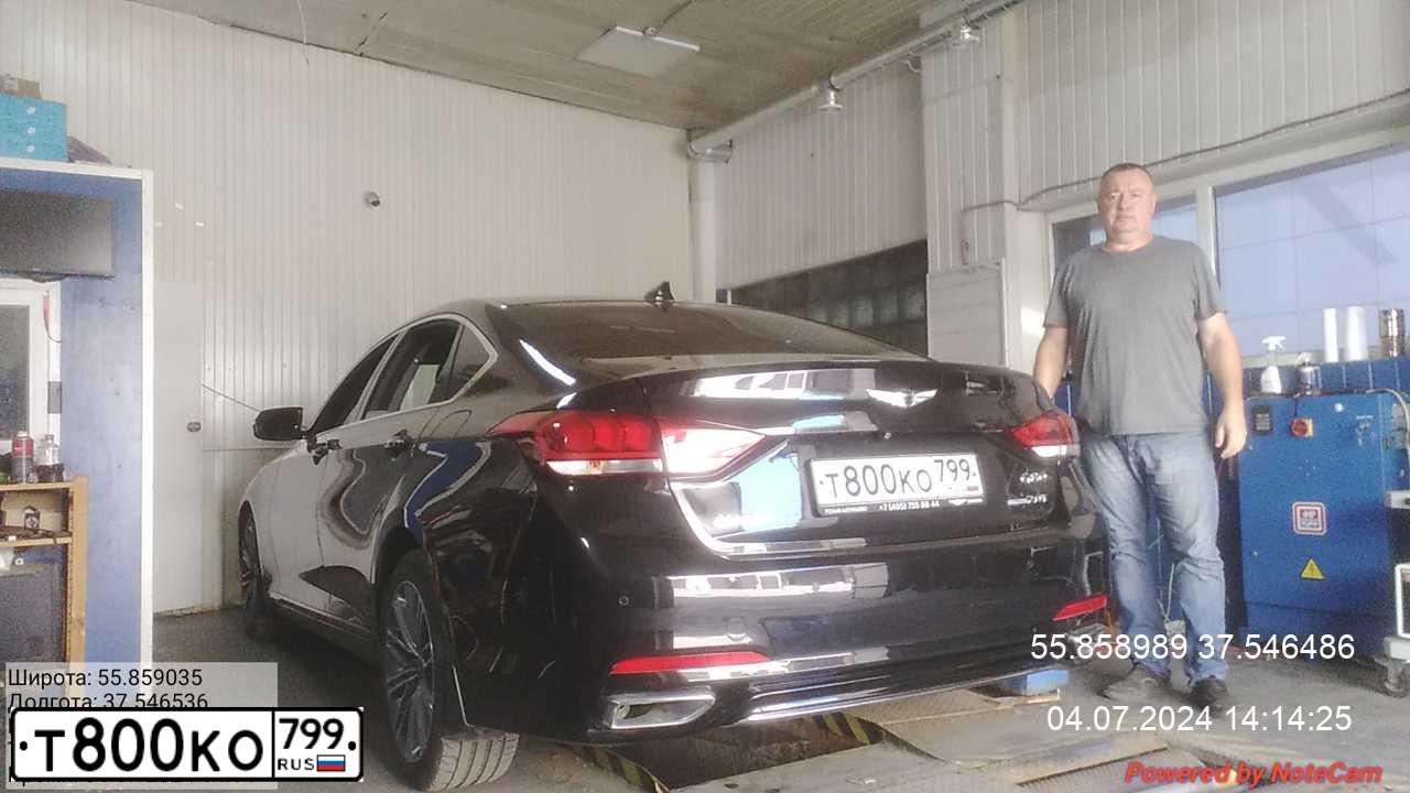 Фото автомобиля HYUNDAI GENESIS, 2018 — госномер Р858КА977. Цвет: ЧЕРНЫЙ