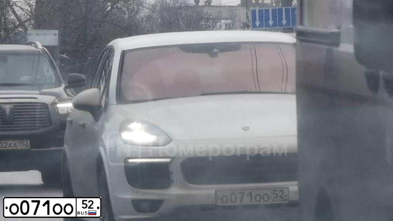 Фото автомобиля CHEVROLET TAHOE, 1996 — госномер О071ОО52. Цвет: Белый