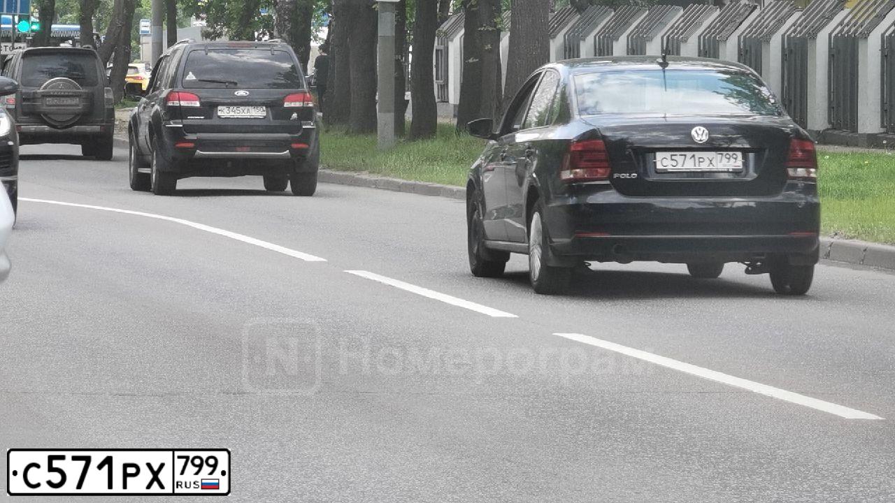 Фото автомобиля VOLKSWAGEN POLO, 2019 — госномер Н221РВ21. Цвет: ЧЕРНЫЙ