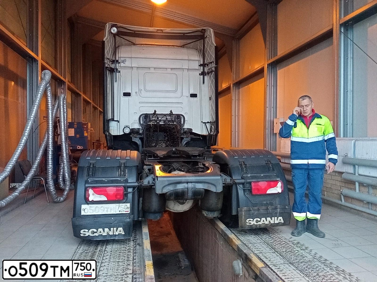 Фото автомобиля SCANIA SERIE R /4X2/, 2012 — госномер О509ТМ750. Цвет: Белый