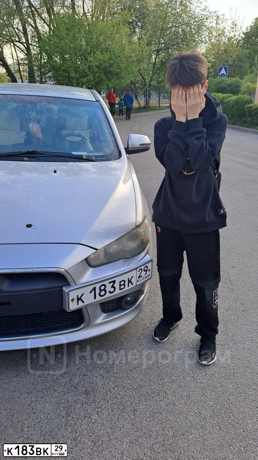 Фото автомобиля MITSUBISHI LANCER, 2010 — госномер К183ВК29. Цвет: серебристый