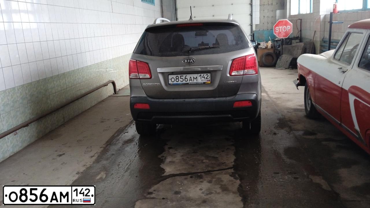 Фото автомобиля KIA SORENTO, 2010 — госномер А224ЕТ774. Цвет: СЕРЫЙ