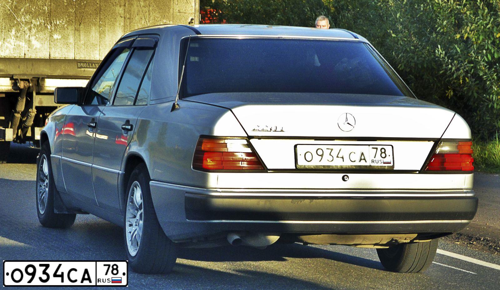 Фото автомобиля MERCEDES E-KLASSE, 1993 — госномер О934СА78. Цвет: СВЕТЛО-СЕРЫЙ