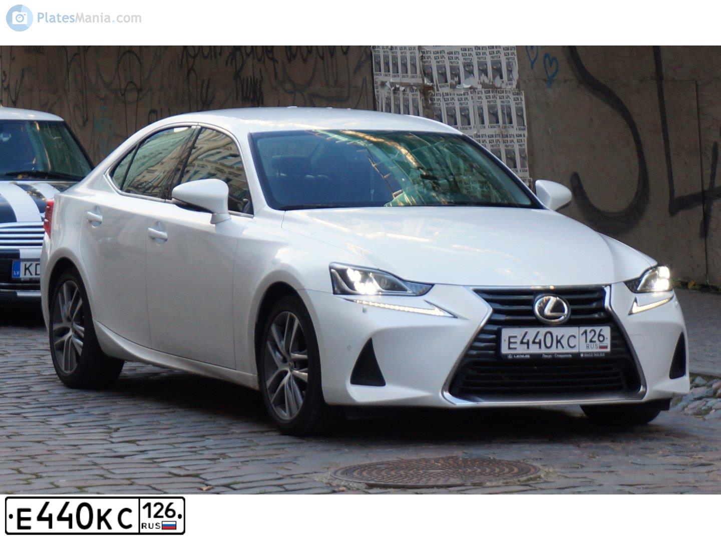 Фото автомобиля LEXUS IS, 2018 — госномер Е440КС126. Цвет: БЕЛЫЙ
