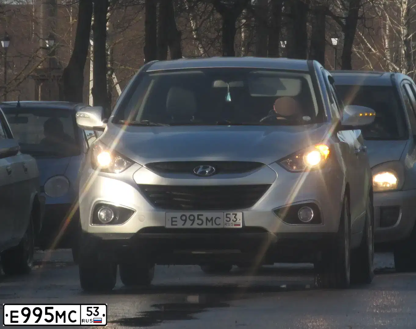 Фото автомобиля HYUNDAI IX35, 2012 — госномер Е995МС53. Цвет: Серебристый