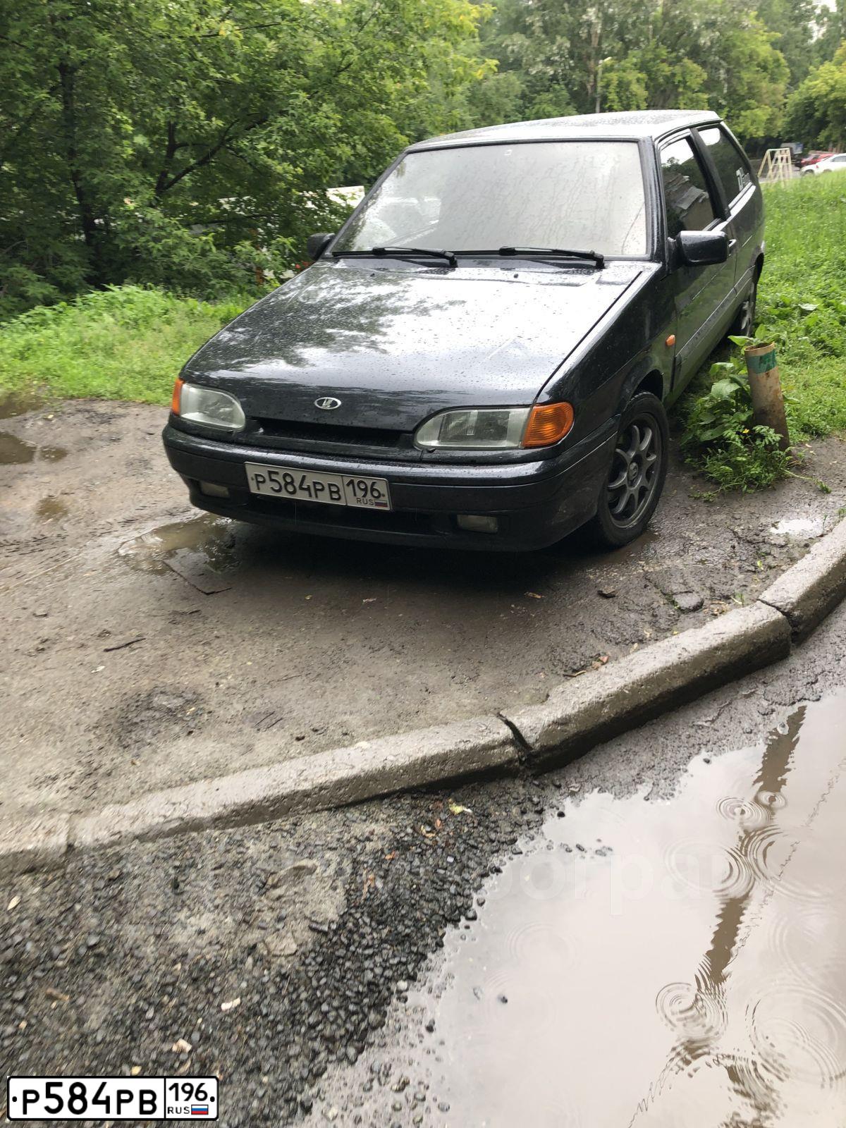 Фото автомобиля LADA 2113 SAMARA, 2008 — госномер Р584РВ196. Цвет: ЧЕРНЫЙ