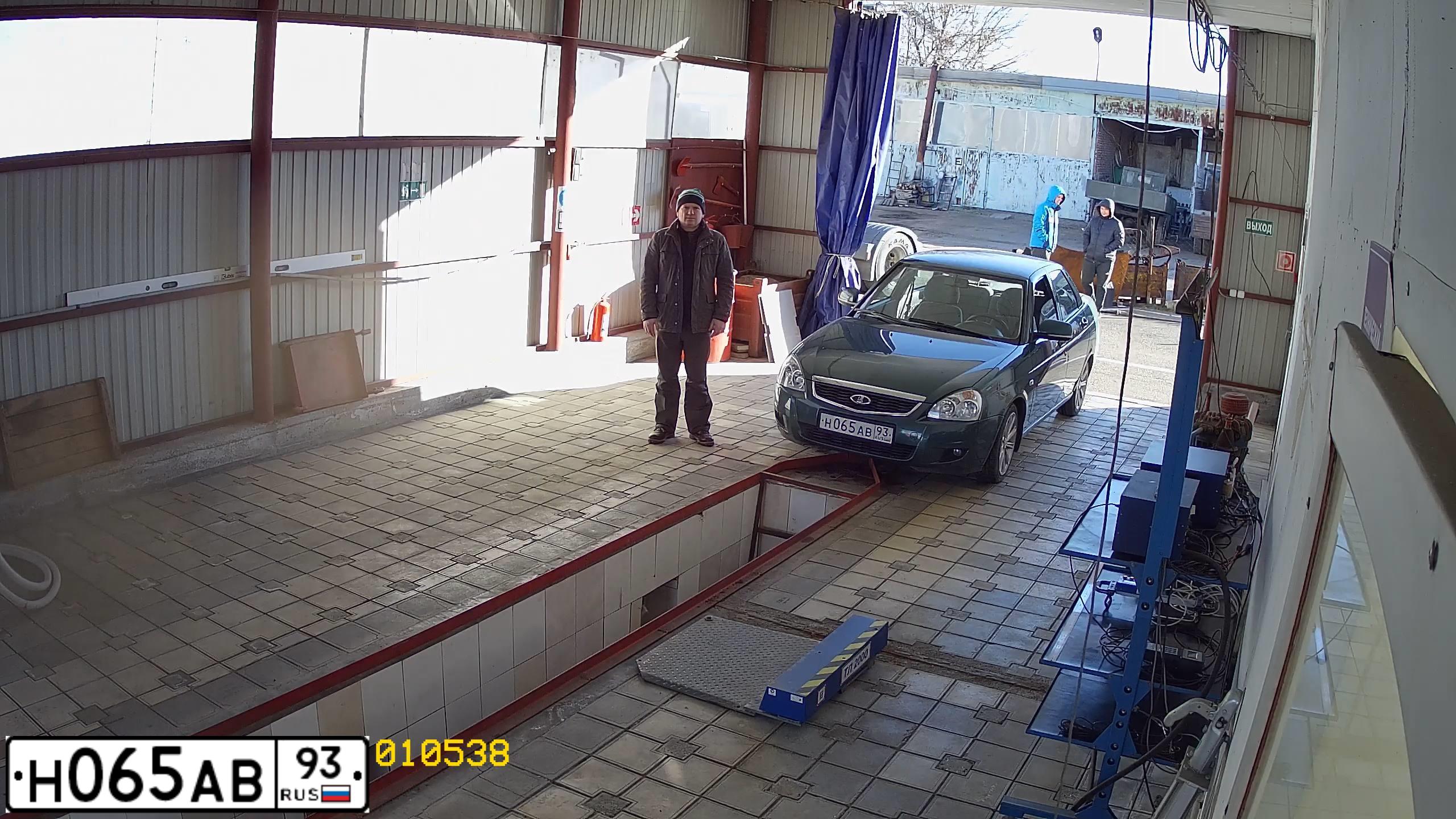 Фото автомобиля LADA 2170 PRIORA, 2007 — госномер Н065АВ93. Цвет: ЗЕЛЕНЫЙ