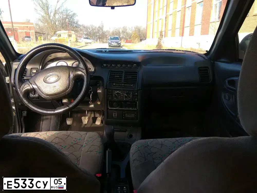 Фото автомобиля LADA 2110, 2005 — госномер Е533СУ05. Цвет: СРЕДНИЙ СЕРО-ЗЕЛЕНЫЙ МЕТ