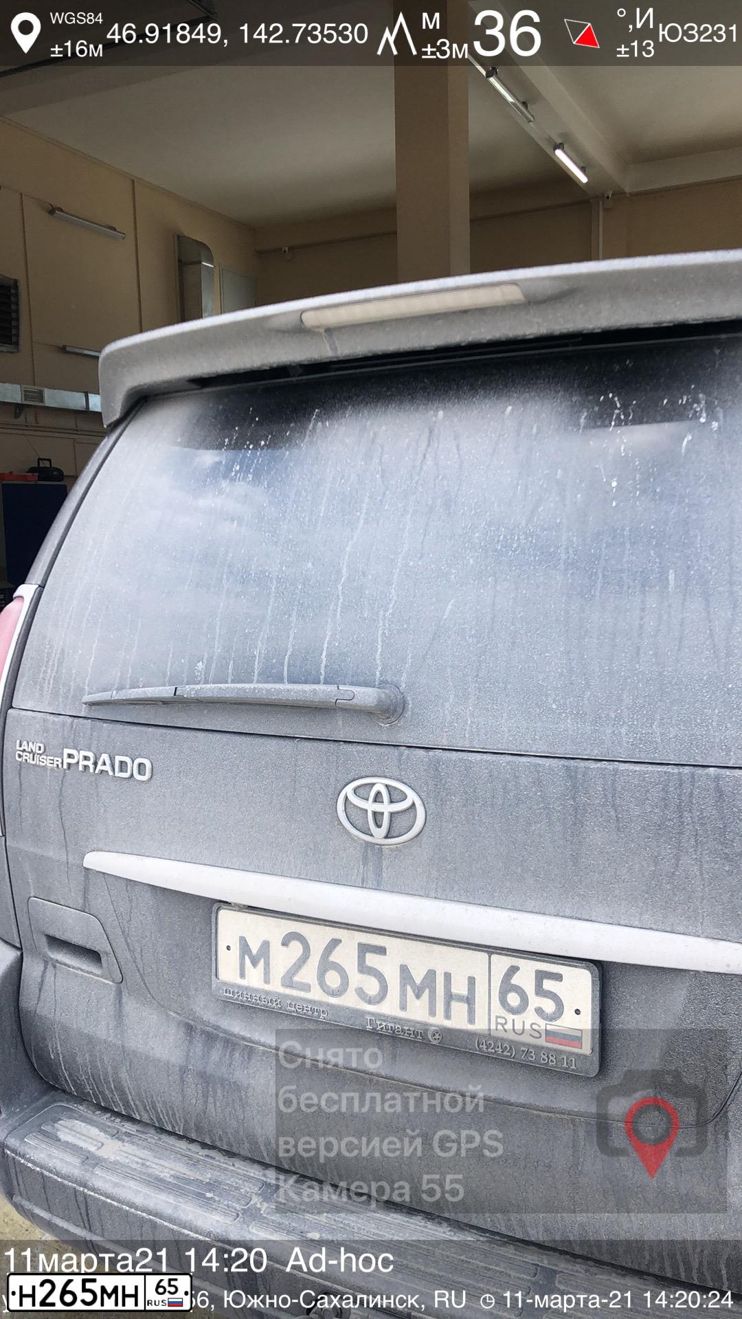 Фото автомобиля TOYOTA LANDCRUISER, 2005 — госномер М265МН65. Цвет: ЧЕРНЫЙ