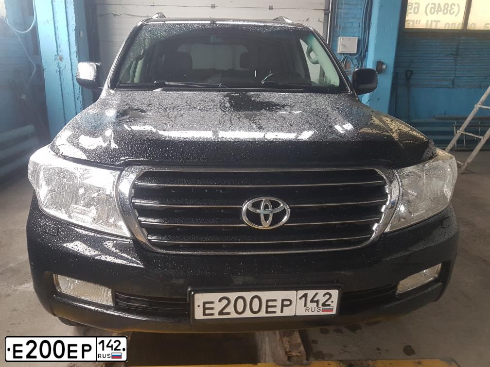 Фото автомобиля TOYOTA LANDCRUISER 200, 2008 — госномер С200ТС42. Цвет: ЧЕРНЫЙ