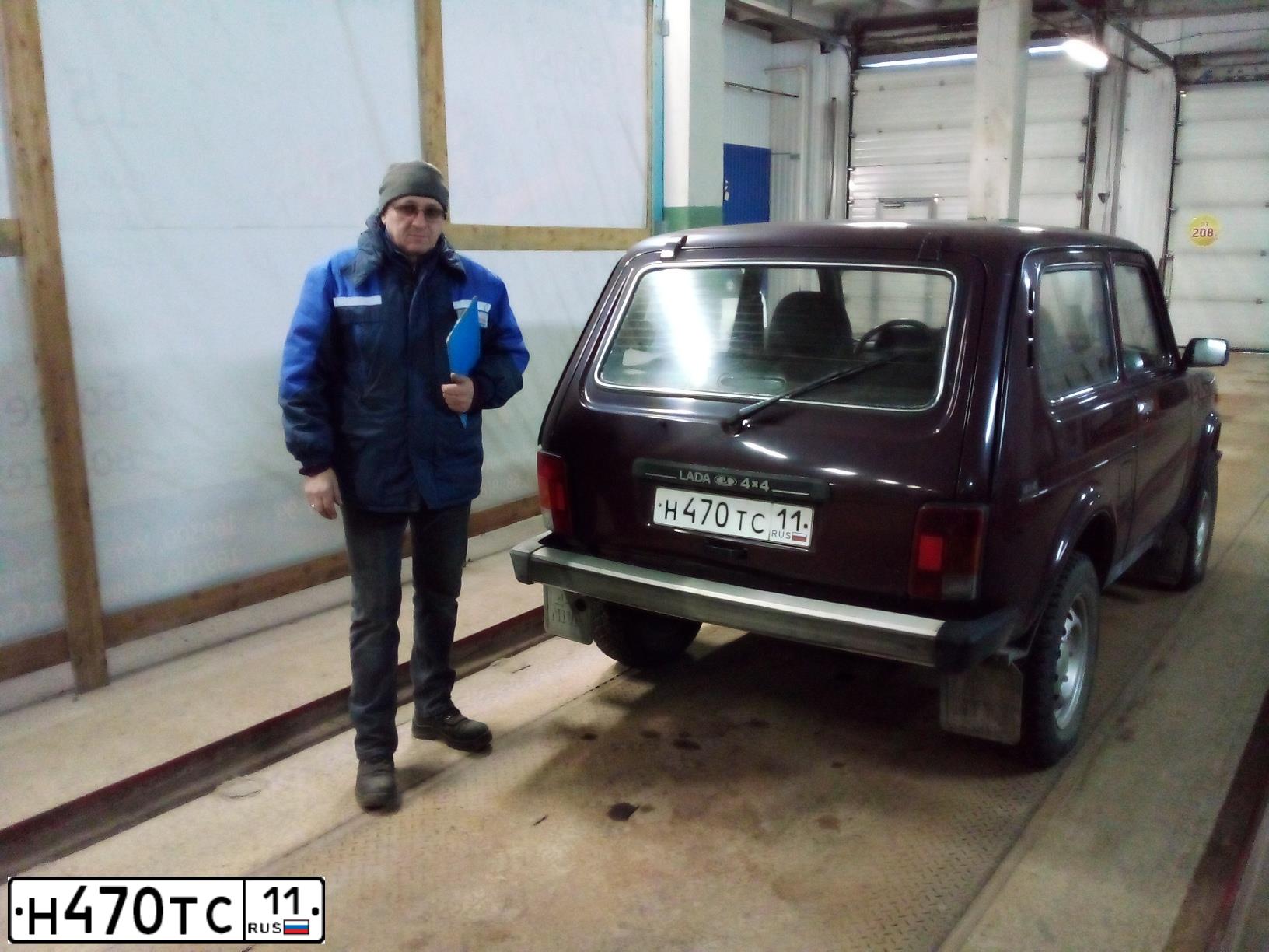Фото автомобиля LADA NIVA, 2009 — госномер Р718ТХ11. Цвет: ТЕМНО ВИШНЕВЫЙ