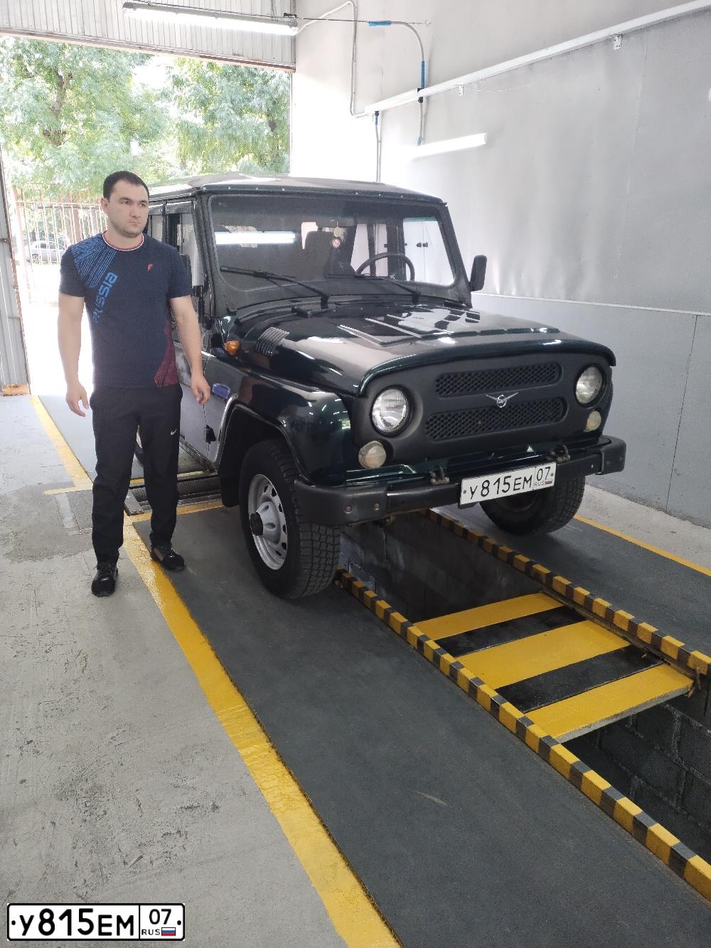 Фото автомобиля UAZ 3151 / HUNTER, 2012 — госномер А009ЕЕ15. Цвет: АМУЛЕТ МЕТАЛЛИК