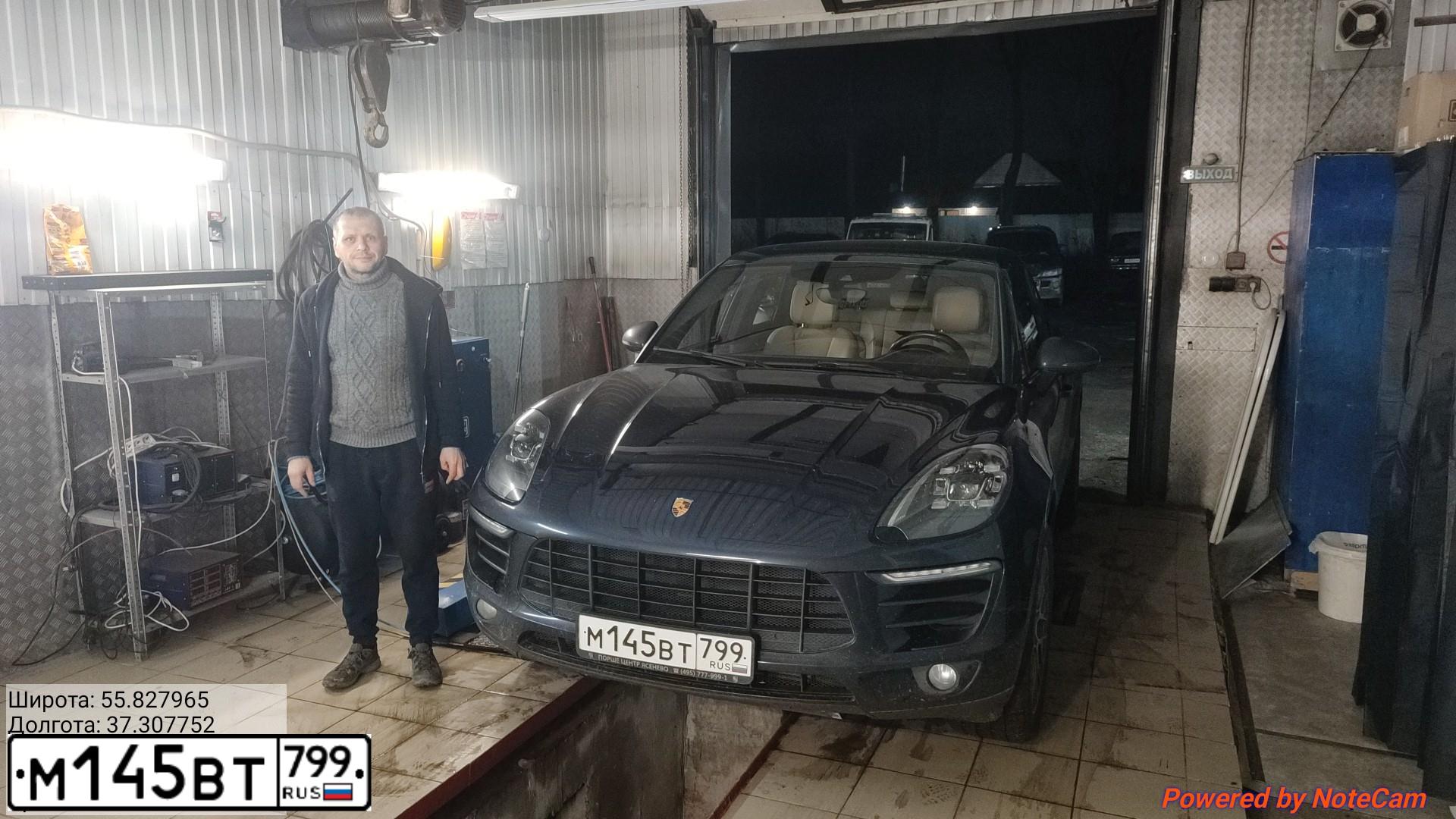 Фото автомобиля PORSCHE MACAN, 2017 — госномер М145ВТ799. Цвет: синий