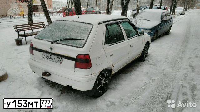 Фото автомобиля SKODA FELICIA, 1998 — госномер У153МТ777. Цвет: Белый