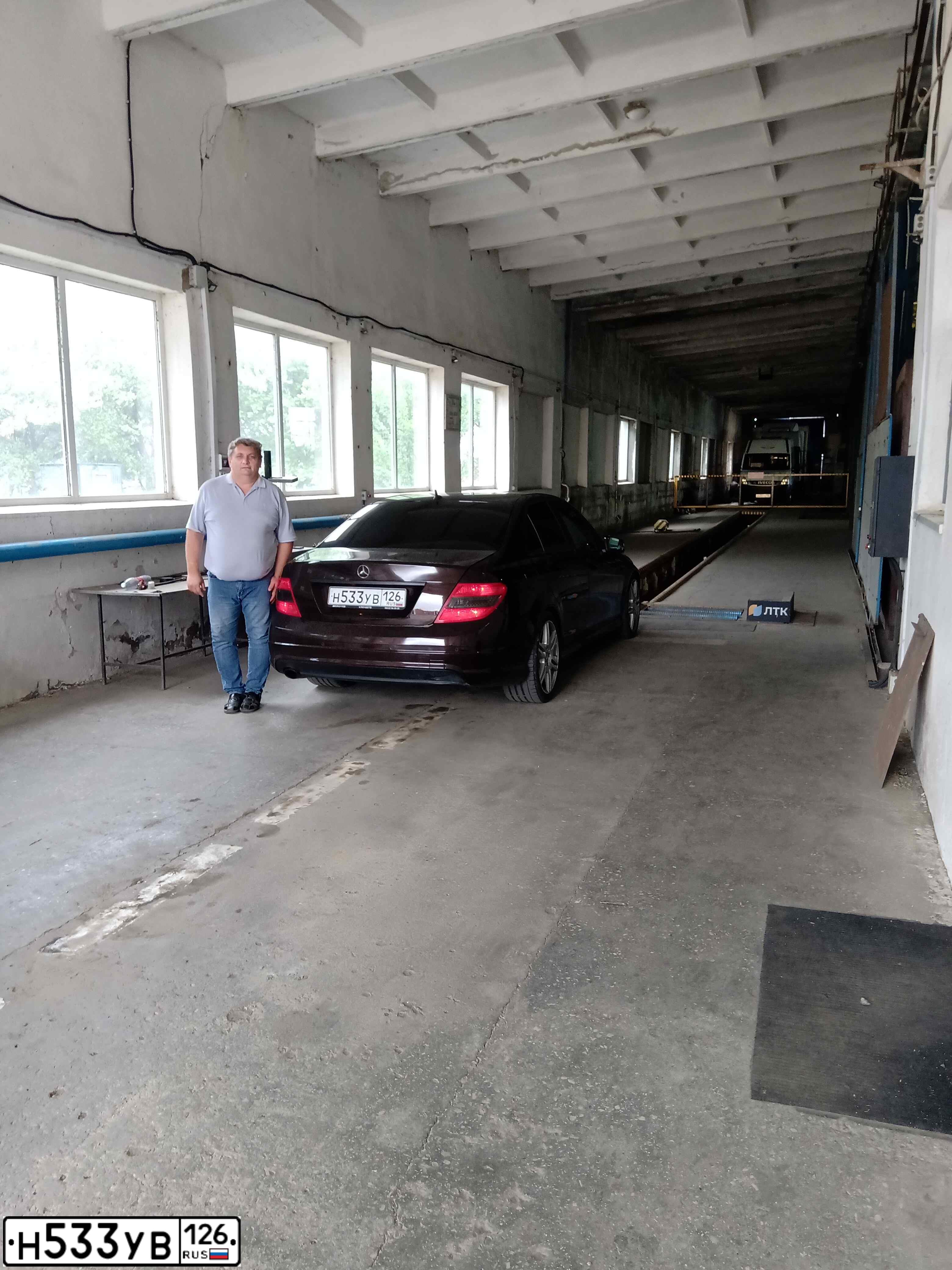 Фото автомобиля MERCEDES C-KLASSE, 2010 — госномер Н533УВ126. Цвет: КОРИЧНЕВЫЙ
