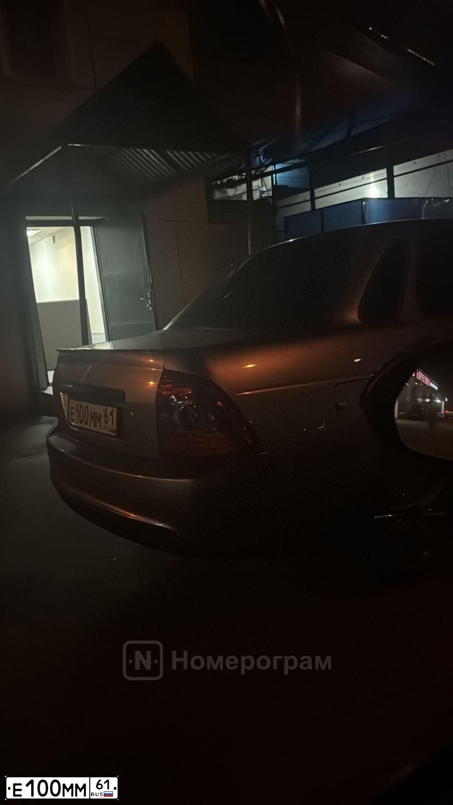 Фото автомобиля LADA 2107, 2009 — госномер Е100ММ61. Цвет: СИНИЙ