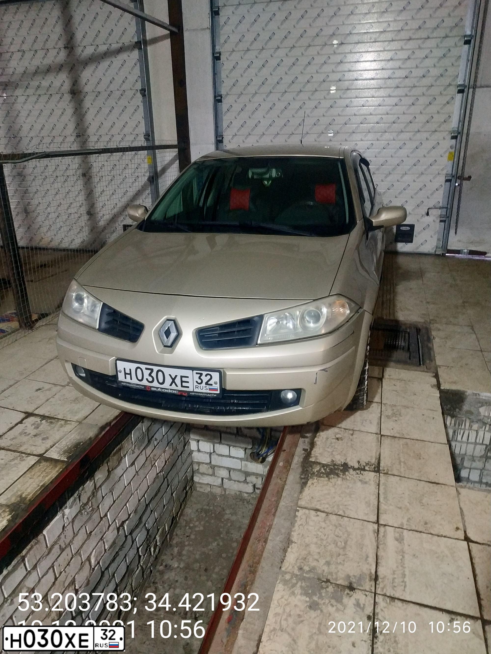 Фото автомобиля RENAULT MEGANE, 2007 — госномер Р482АХ32. Цвет: БЕЖЕВЫЙ