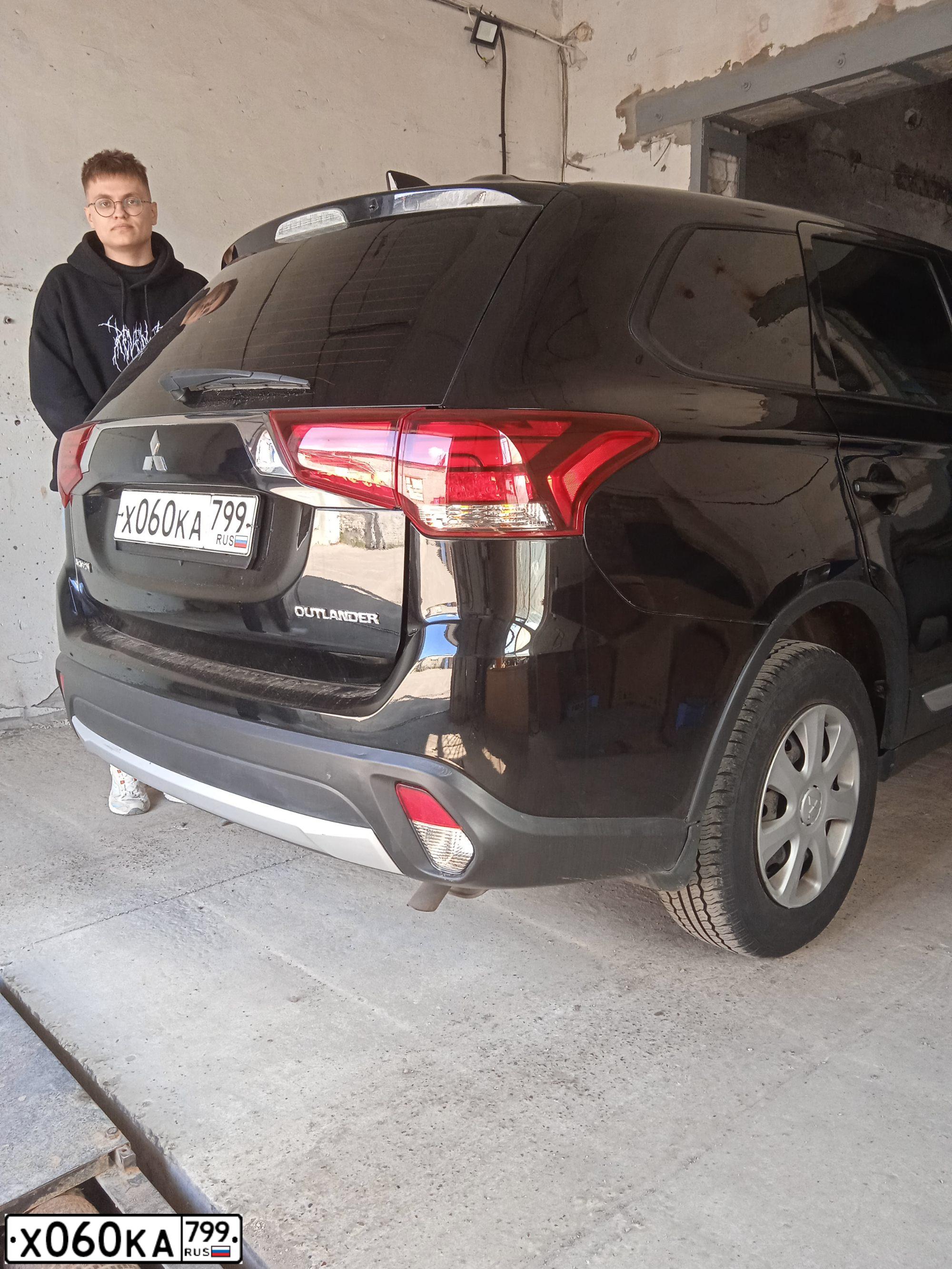 Фото автомобиля MITSUBISHI OUTLANDER, 2018 — госномер А754АН252. Цвет: ЧЕРНЫЙ