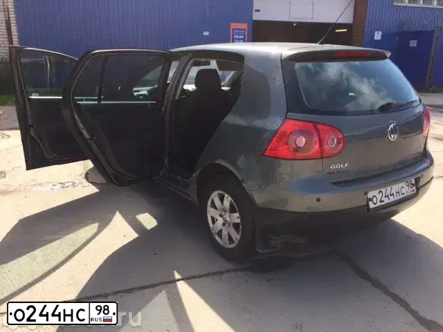 Фото автомобиля VOLKSWAGEN GOLF, 2007 — госномер О244НС98. Цвет: СЕРО-ЗЕЛЕНЫЙ