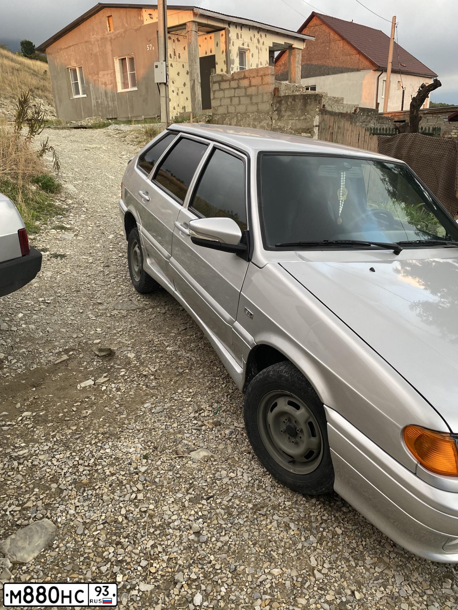 Фото автомобиля ВАЗ 21144 LADA SAMARA, 2007 — госномер Р696УО193. Цвет: СВЕТЛО-СЕРЕБРИСТЫЙ МЕТАЛЛ