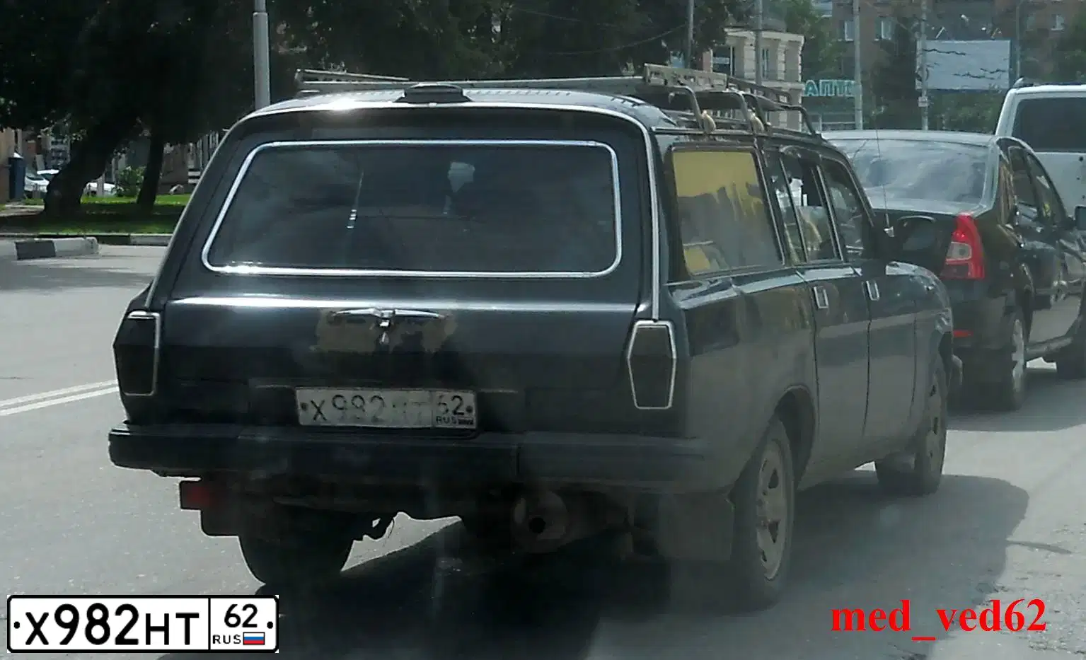 Фото автомобиля GAZ 3102 WOLGA, 2008 — госномер Х982НТ62. Цвет: ЧЕРНО-СИНИЙ