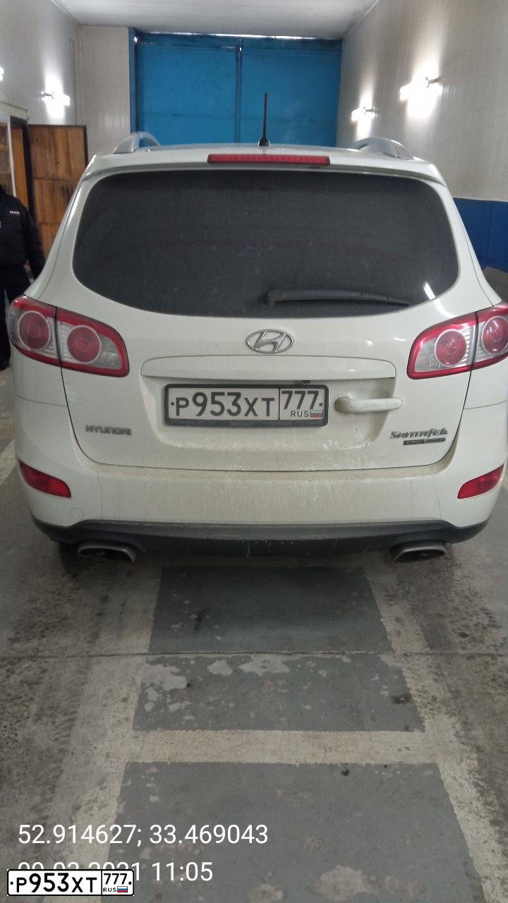 Фото автомобиля HYUNDAI SANTA FE, 2010 — госномер Р953ХТ777. Цвет: Белый