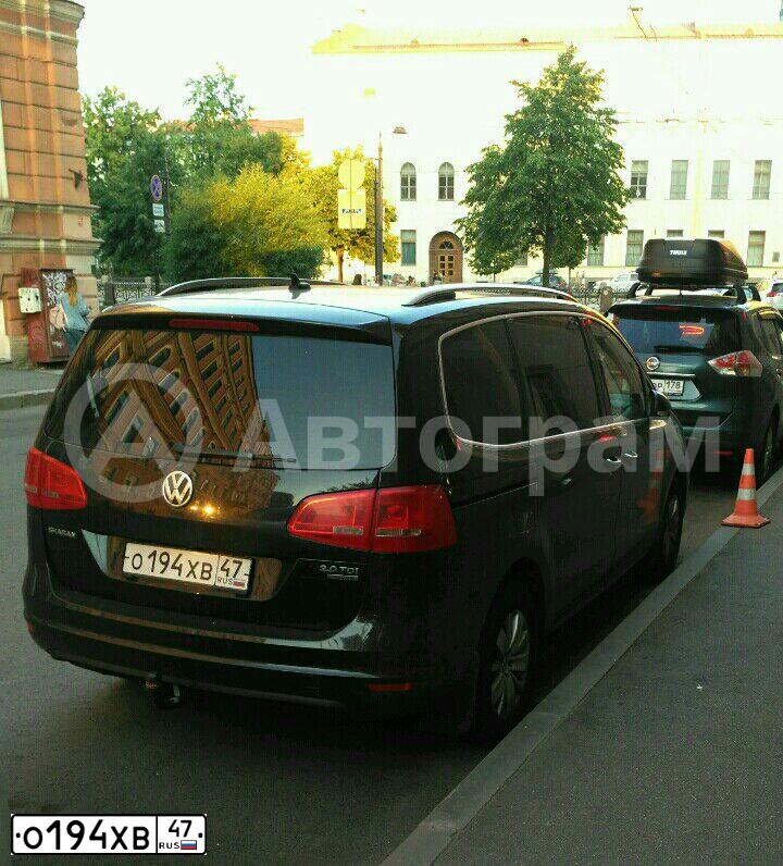 Фото автомобиля VOLKSWAGEN SHARAN, 2015 — госномер О194ХВ47. Цвет: ЧЕРНЫЙ