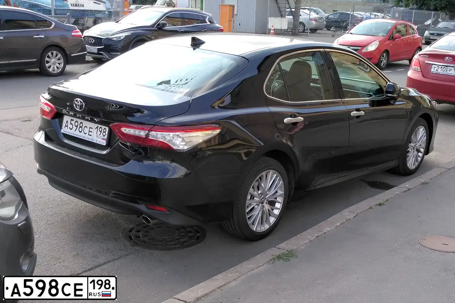 Фото автомобиля TOYOTA CAMRY, 2018 — госномер А598СК198. Цвет: ЧЕРНЫЙ МЕТАЛЛИК