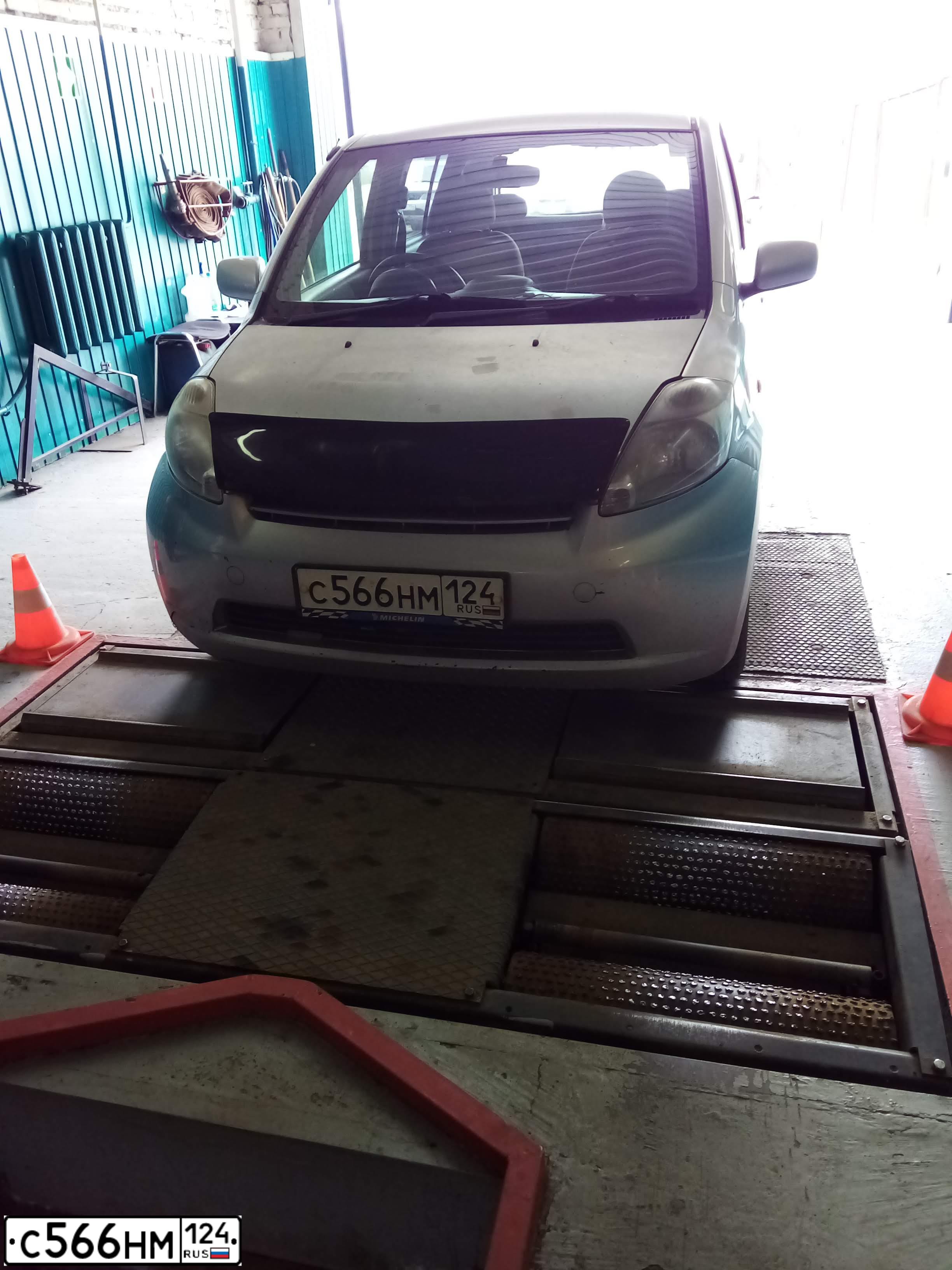 Фото автомобиля TOYOTA PASSO, 2005 — госномер С566НМ124