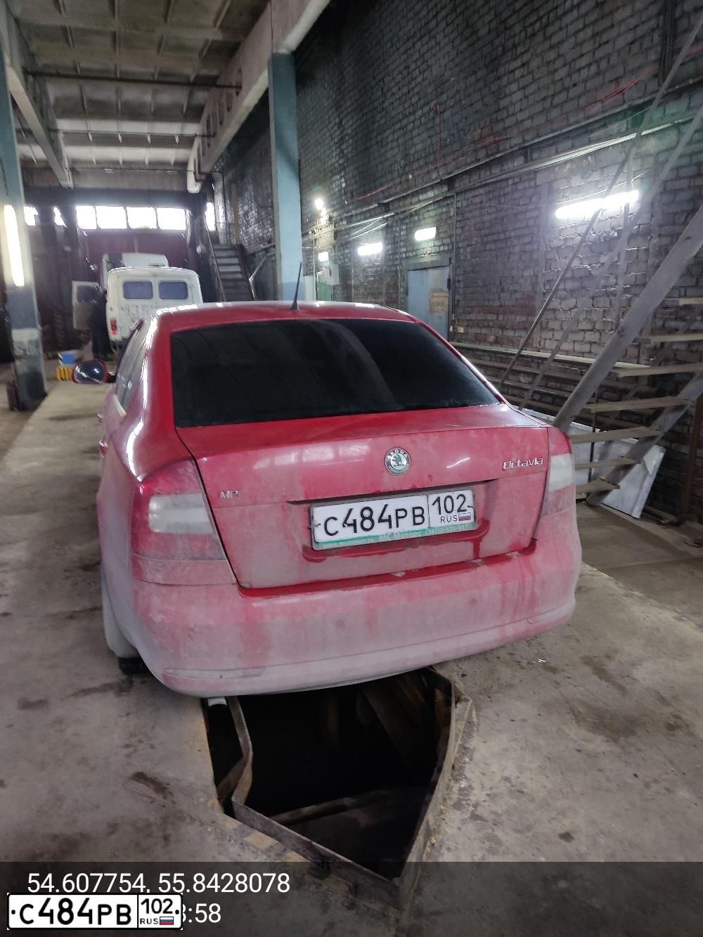 Фото автомобиля LANDROVER RANGE ROVER EVOQUE, 2013 — госномер Р016АУ790. Цвет: ЯРКО-БЕЛЫЙ