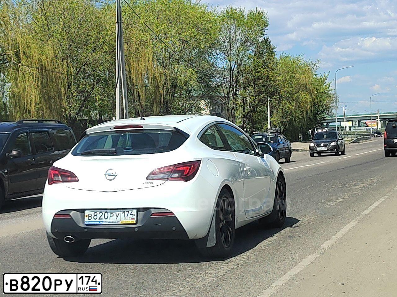 Фото автомобиля OPEL ASTRA, 2013 — госномер А132МВ790. Цвет: Белый