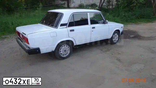 Фото автомобиля LADA 2107, 2007 — госномер Р672АМ70. Цвет: ЯРКО-БЕЛЫЙ