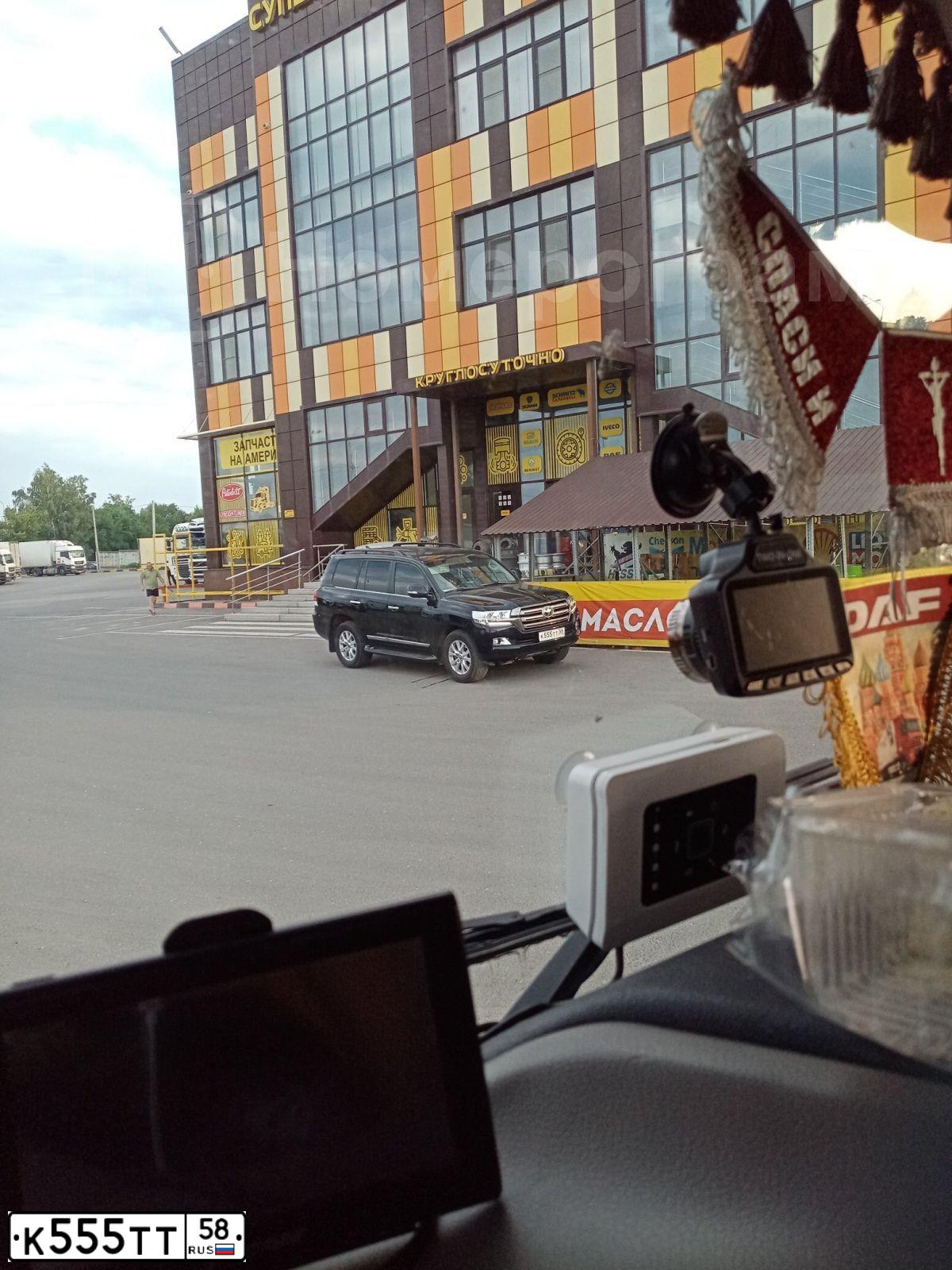 Фото автомобиля FORD FOCUS C-MAX, 2003 — госномер К555ТТ58. Цвет: БЕЛЫЙ (СЕРЕБРИСТЫЙ)