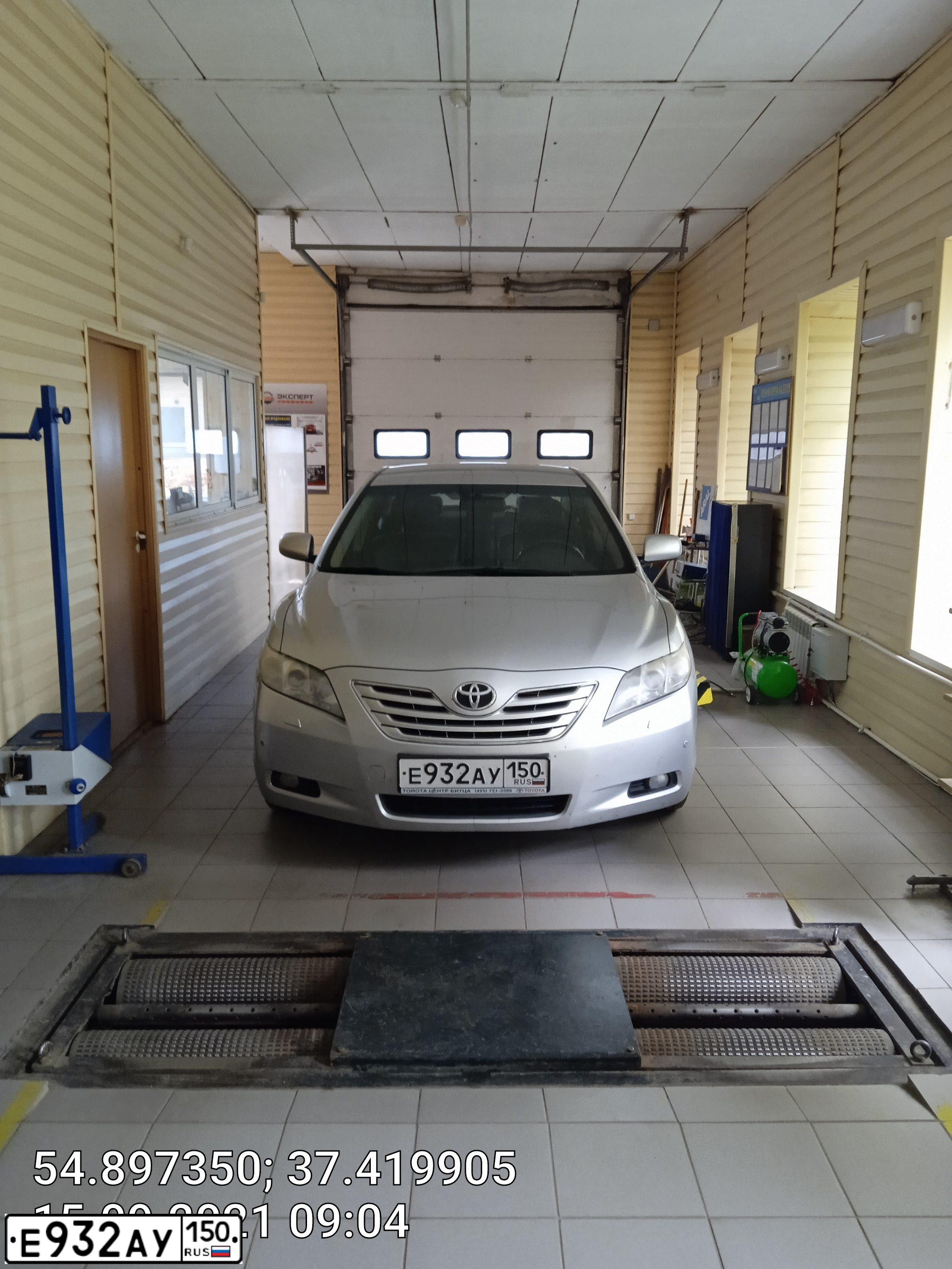 Фото автомобиля TOYOTA CAMRY, 2006 — госномер Е932АУ150. Цвет: СЕРЕБРИСТЫЙ