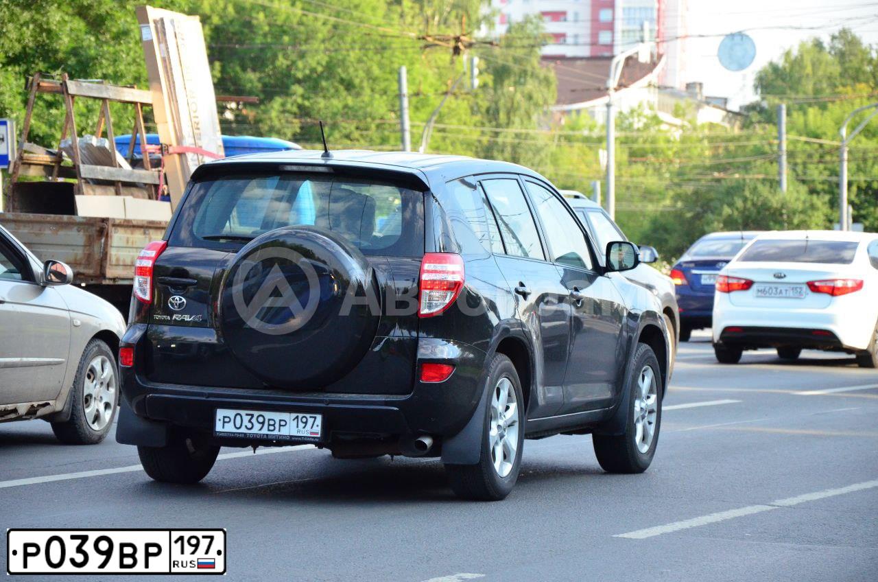 Фото автомобиля TOYOTA RAV4, 2010 — госномер Р039ВР197. Цвет: ЧЕРНЫЙ