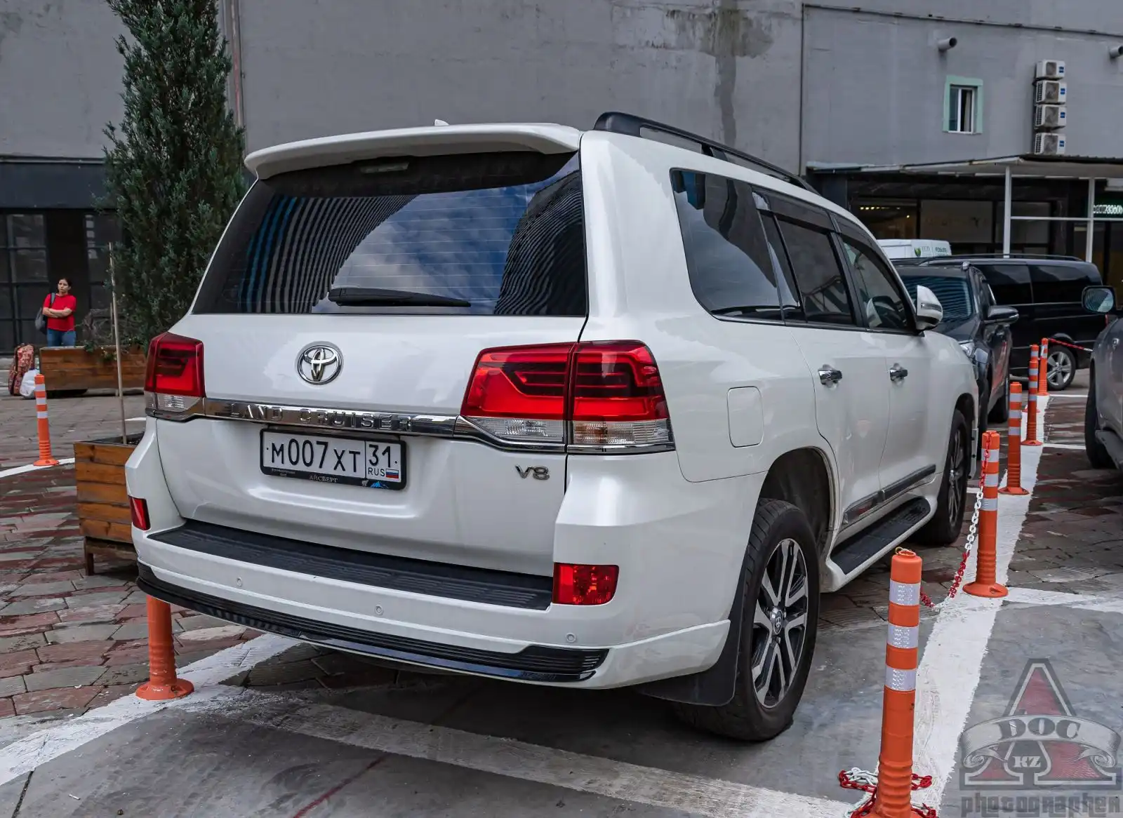 Фото автомобиля TOYOTA LANDCRUISER 200, 2016 — госномер С005МА39. Цвет: Белый