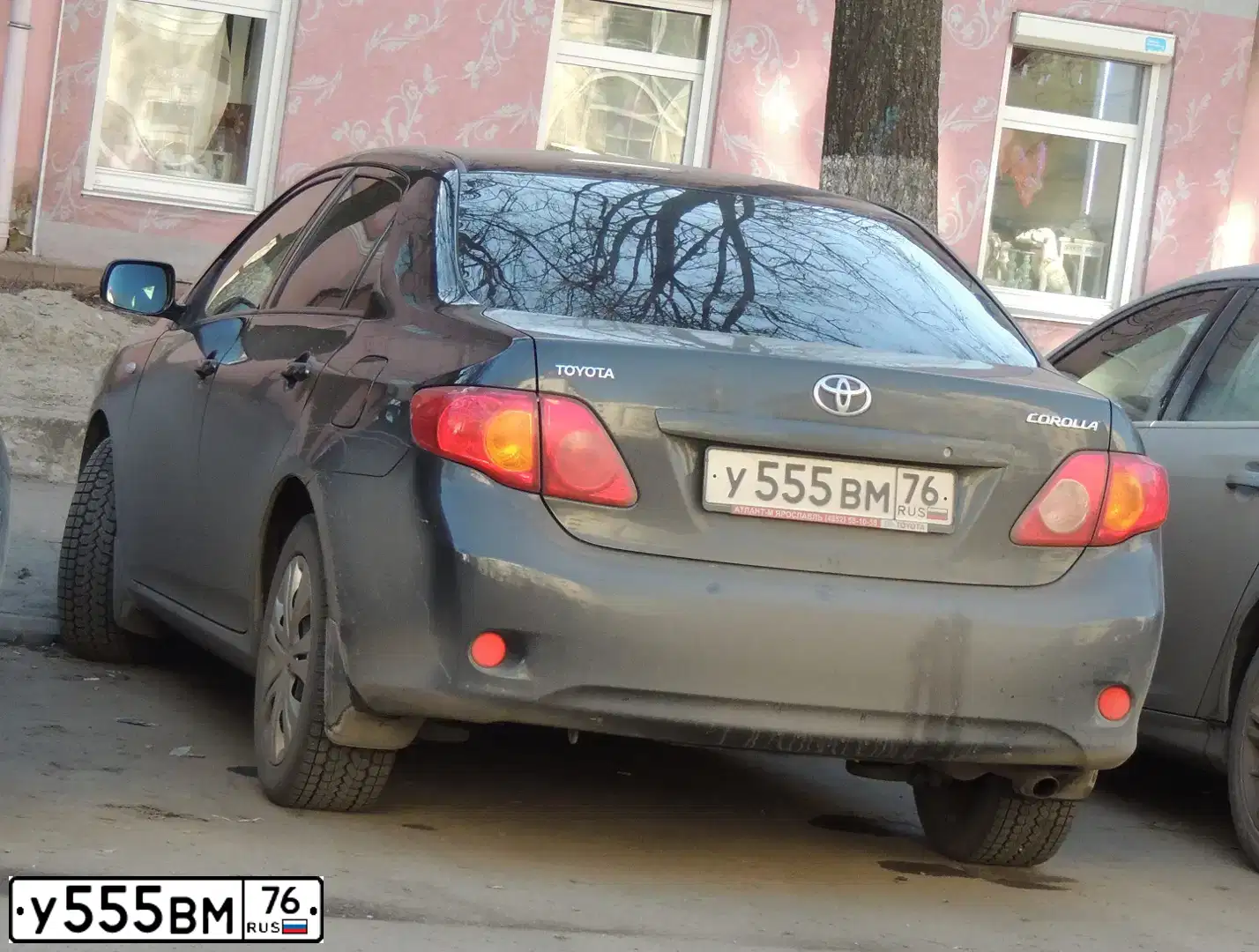 Фото автомобиля TOYOTA COROLLA, 2008 — госномер У555ВМ76. Цвет: ЧЕРНЫЙ