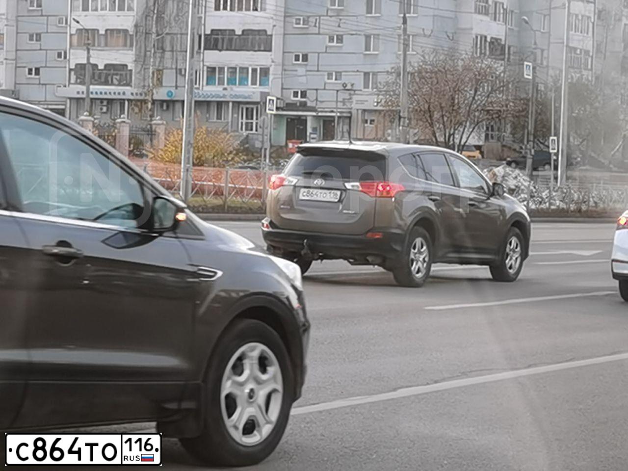 Фото автомобиля TOYOTA RAV4, 2013 — госномер С864ТО116. Цвет: БРОНЗОВЫЙ