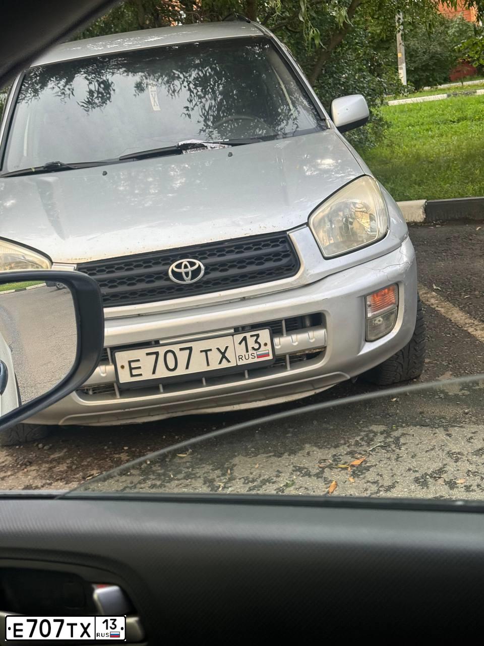 Фото автомобиля TOYOTA RAV4, 2001 — госномер Е707ТХ13. Цвет: СЕРЫЙ