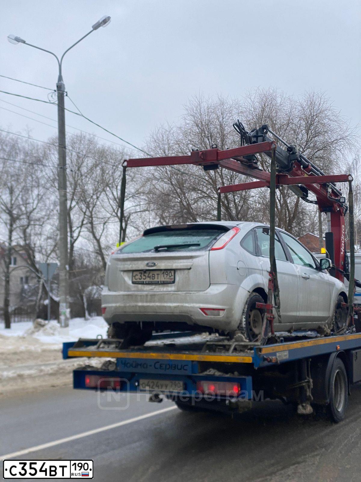 Фото автомобиля FORD FOCUS, 2010 — госномер С354ВТ190. Цвет: Серебристый