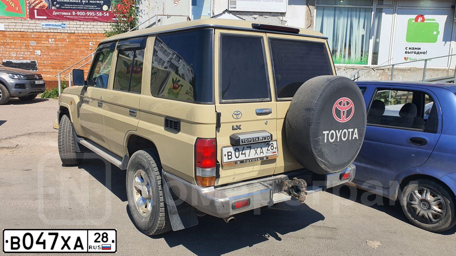 Фото автомобиля TOYOTA LANDCRUISER, 2010 — госномер В047ХА28. Цвет: ЗОЛОТОЙ