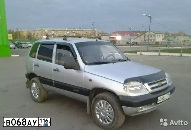 Фото автомобиля CHEVROLET T NIVA, 2004 — госномер Х804ХЕ22. Цвет: СВЕТЛО-СЕРЕБ МЕТАЛЛ.
